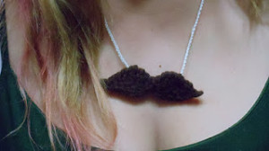 Free Crochet Mustache Necklace Pattern