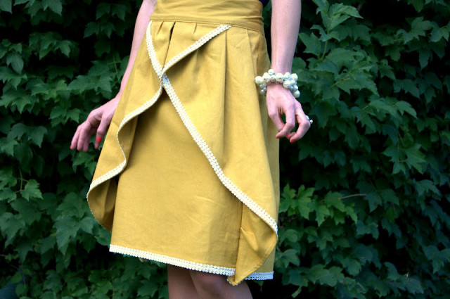 Free Knee-Length Pinwheel Skirt Pattern and Tutorial