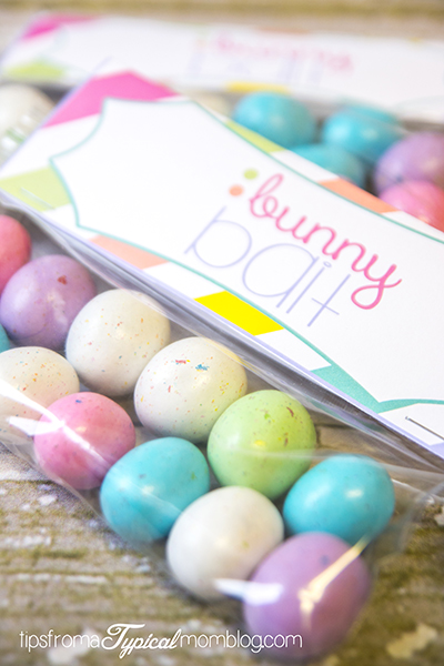 "Bunny Bait" would be the cutest treat to put out for the Easter Bunny! Get this free printable treat bag topper and tons of other FREE printable Easter goodies!!